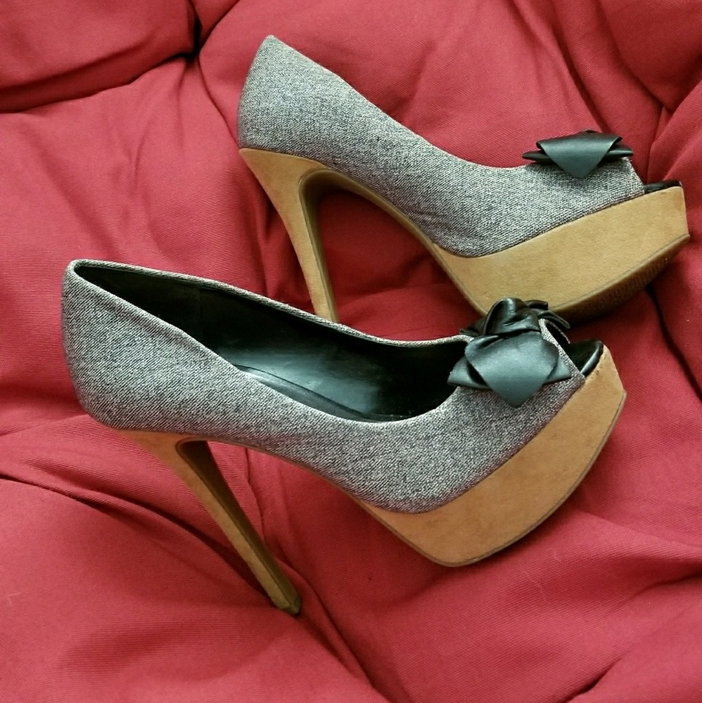 Jessica Simpsons bow heels